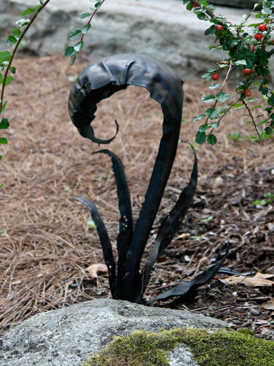 about-wrought-iron-flower-lamp